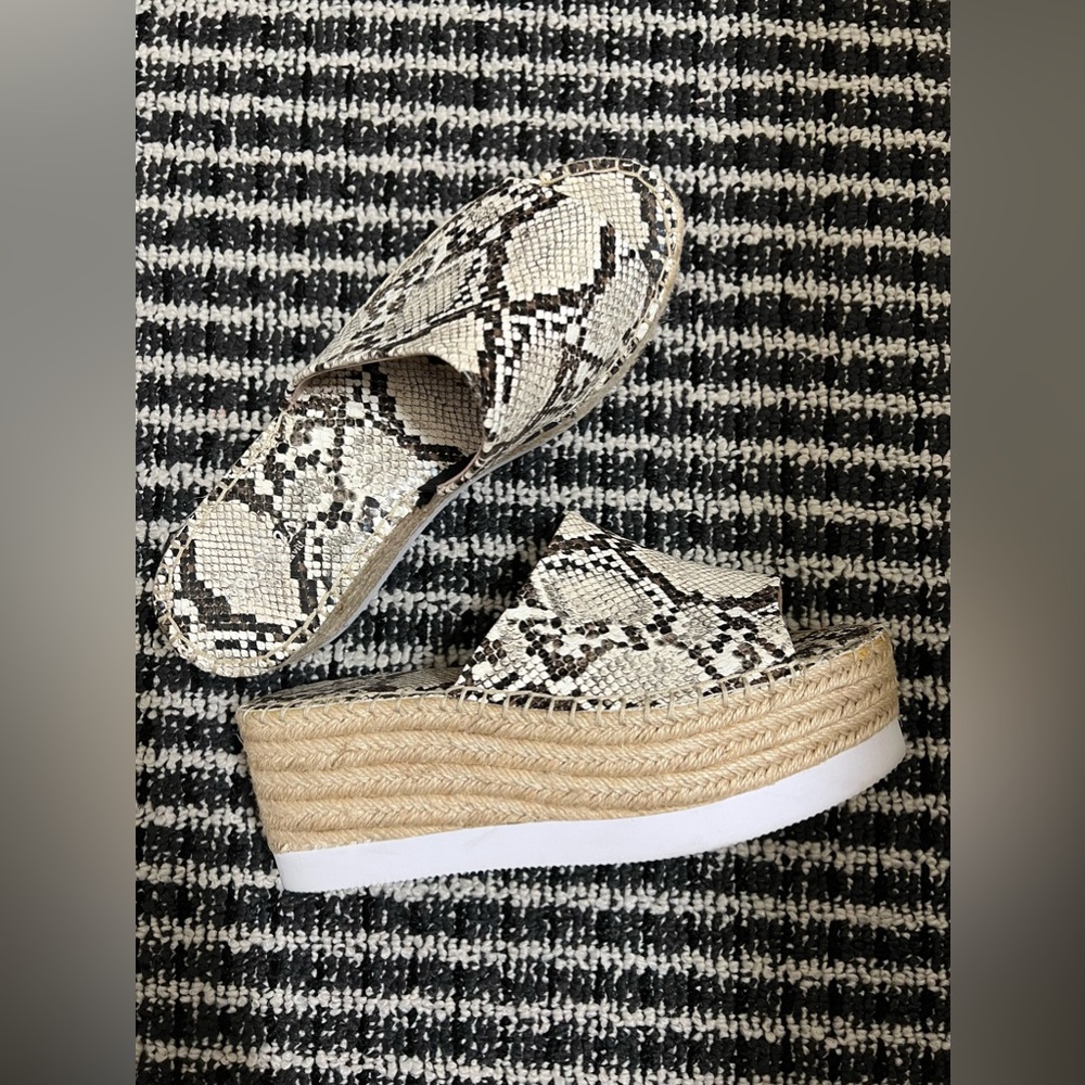 CHARLES DAVID SPORTY WEDGES ESPADRILLE SNAKE SLIP ON PLATFORM SIZE 8.5 BRAND NEW